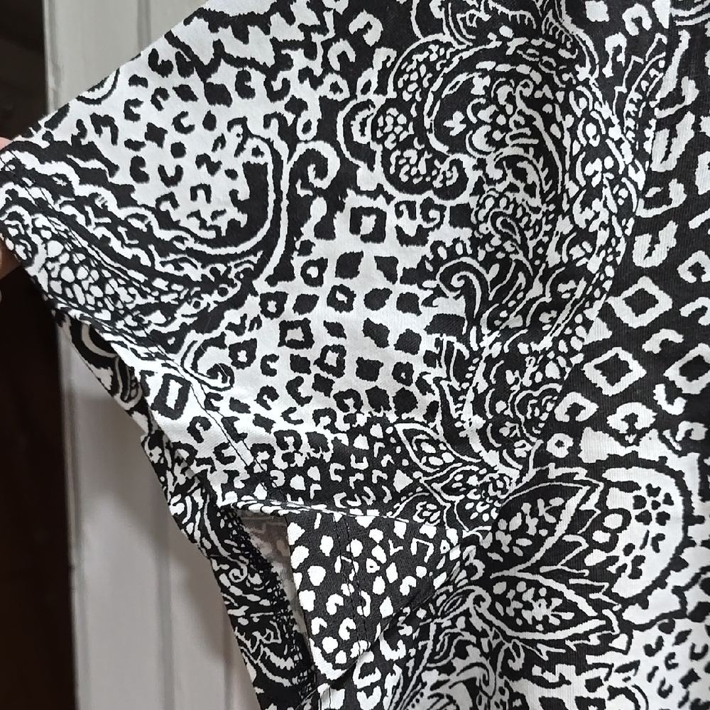 Jones New York Black and White Top - Picture 6 of 10